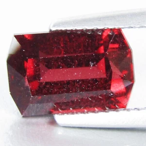 4.14Cts Stunning Natural Red Garnet 10.5x6.8x5.5mm Fancy Shape Gemstone Ref-VDO - Picture 1 of 3