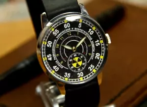 Men's Wrist Watch Pobeda Radiation troops Mechanical watch Soviet watch USSR - Picture 1 of 12