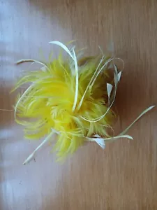 Womans Yellow Feather Fascinator.Fixed to comb. Stored in original clear box. - Picture 1 of 2