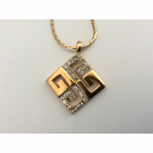 GIVENCHY Collana con ciondolo quadrato tono oro logo G gioielli vintage piccoli segni di usura