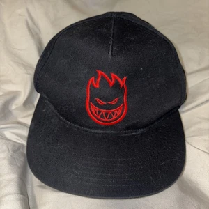 Sombrero Spitfire Flatbill SnapBack Negro Rojo Bordado Falta Botón Superior - Imagen 1 de 6