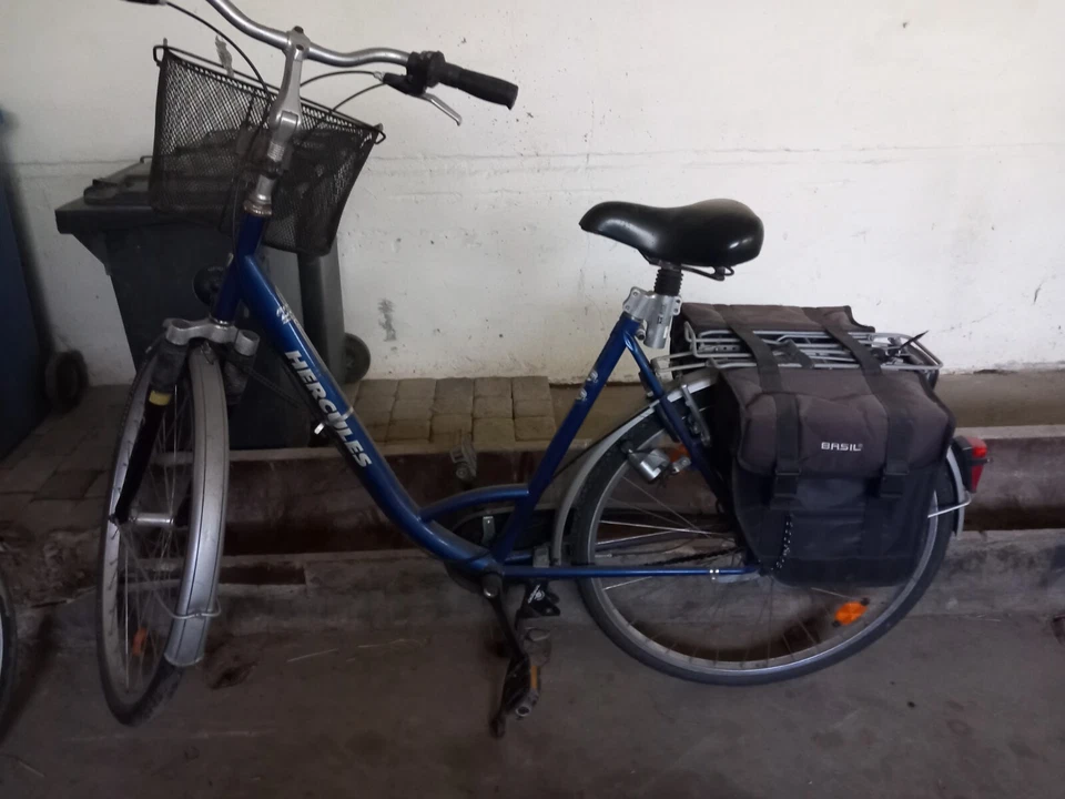 Damenfahrrad Hercules 28 Zoll. Mit Korb vorne und Gepäcktaschen - Bild 1 von 1