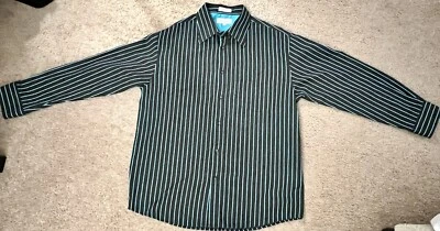 МУЖСКАЯ ЧЕРНАЯ РУБАШКА RUE 21 - ВОСЕМЬДЕСЯТ ВОСЕМЬ НА ПУГОВИЦАХ С БИРЮЗОВЫМИ ПОЛОСКАМИ - XL - Изображение 1 из 3