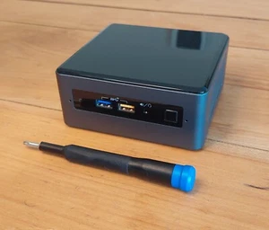 INTEL NUC 8 i7 (i7-8559U - 4 cœurs / 4,5 GHz) - BOXNUC8i7BEH - Photo 1/4