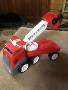 Little Tikes Rugged Riggz Fire Truck with working lights and sounds Vintage 2005