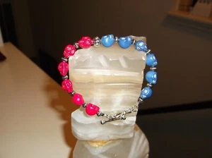 MEN/WOMEN 8 3/4" 8 MM PINK/BLUE TURQUOISE SKULL HEAD BEADED BRACELET - Bild 1 von 8