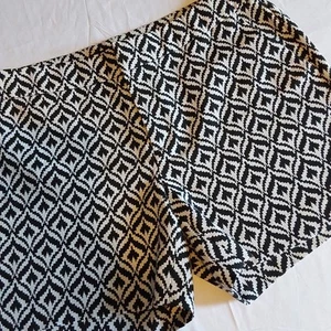 Pantaloncini donna Banana Republic nuovi senza etichette taglia 12 stampa bianco e nero elasticizzati 4 1/2" - Foto 1 di 9