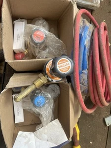 Oxygen, Acetylene and propane regulators- FLASHBACK AND 5m HOSES - Picture 1 of 2