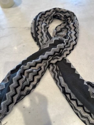 Missoni scarf/shawl with grey, black and silver threads 17.5”x74” - Изображение 1 из 4