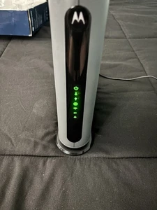 Motorola MG7550 Cable Modem AC1900 WiFi Router DOCSIS 3.0 - Picture 1 of 9