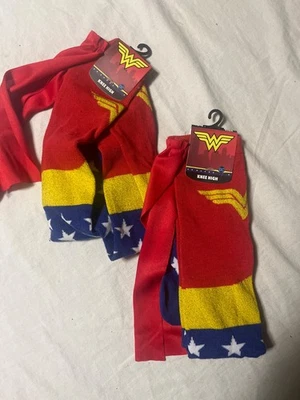 Lote de 2 calcetines Bioworld para mujer con capa hasta la rodilla Wonder Woman película Foto 1 de 3