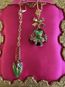 Betsey Johnson Vintage Walk In The Park Frog Basket Bulrush Mismatch Earrings - Picture 1 of 2