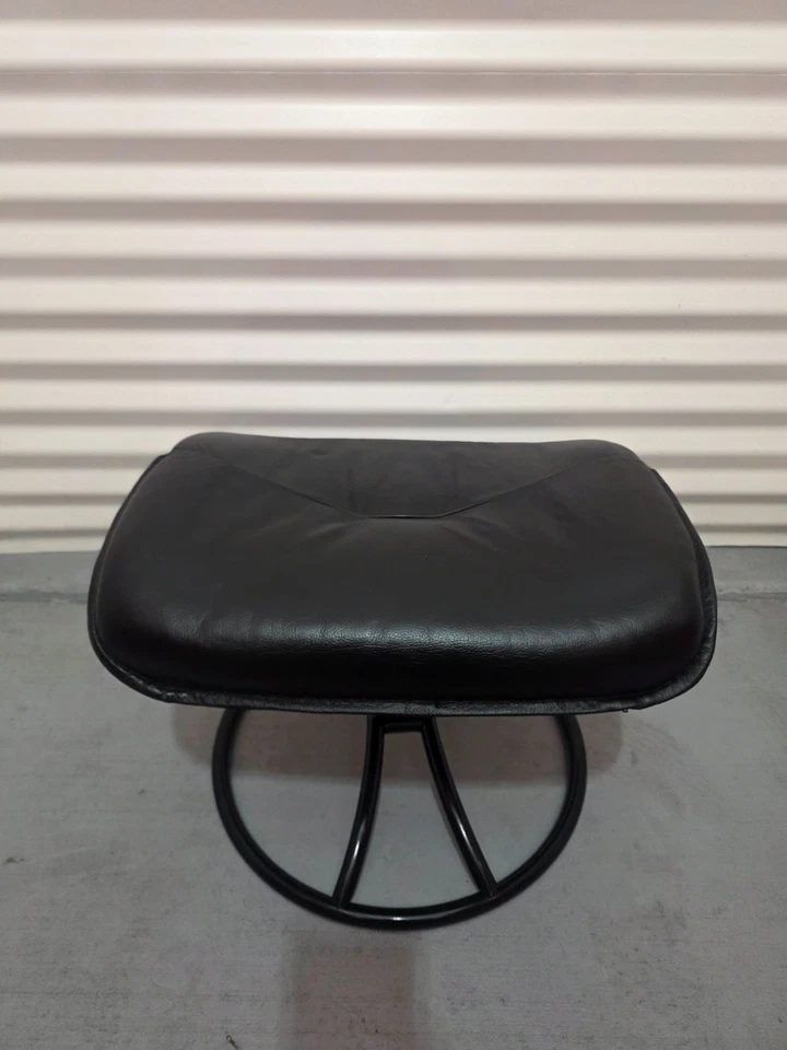 Otomana Ekornes Stressless Vintage Cuero Negro Marco Negro | SIN Función de Inclinación Foto 1 de 4
