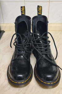 Ladies Doc Martin boots, Size 5, excellent cond, black patent leather 1460