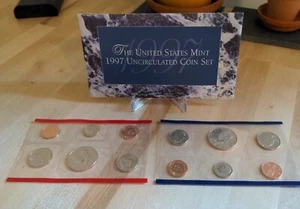 1997 US Mint Uncirculated Coin Set Philadelphia & Denver Coins - Picture 1 of 3
