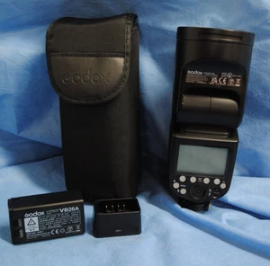 Godox V1-N Flash Speedlight Camera for Nikon **NICE** - Picture 1 of 9