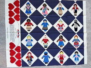 Panel de edredón de tela Concord - Muñecas de todas las naciones Joan Kessler - Imagen 1 de 5