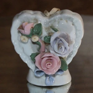 Rose Adorned Heart hanging shaker ornament VTG 1950's, 60 to 70's Estate Sale - Picture 1 of 10