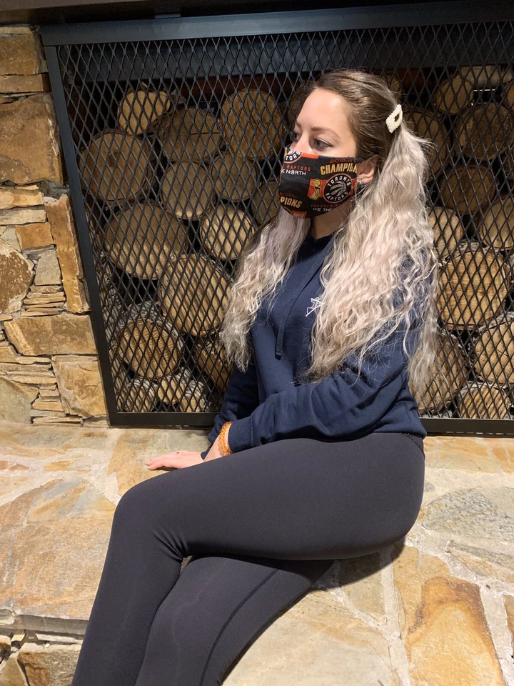 Máscara facial hecha a mano 100 % tela de algodón TORONTO RAPTORS médicos deportes negros Foto 1 de 4