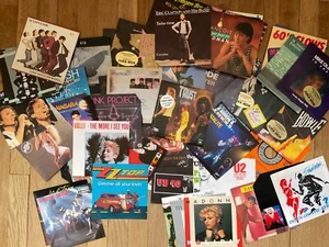 Konvolut 50 Überraschung Vinyls aller Musikstile (Rock, Jazz, Pop, etc) 7" - Bild 1 von 1