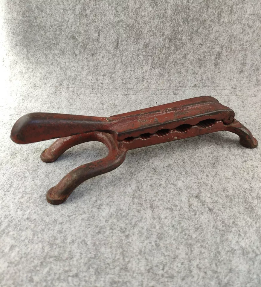Vintage CAST IRON NUT CRACKER, LIZARD  Antique 1950s USSR - Image 1 of 4