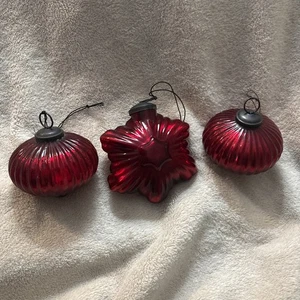 Lot of 3 Vintage Kugel Style Red Blown Ribbed Glass Ornaments Teardrops & Star - Picture 1 of 8