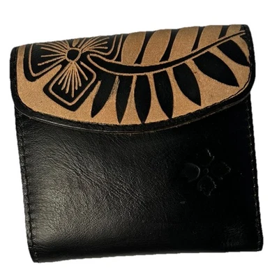 Cartera Monedero Patricia Nash Cuero Repujado Doble Plegable Negra Usada Foto 1 de 4