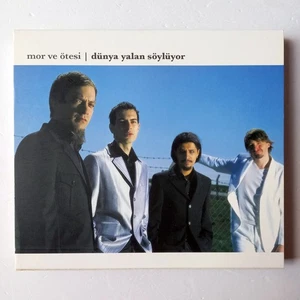MOR VE ÖTESI – DÜNYA YALAN SÖYLÜYOR (2004) CD MADE IN TÜRKİYE - Picture 1 of 5