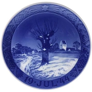 Plato de Navidad Royal Copenhagen 1944 - Escena de invierno danesa - Imagen 1 de 1