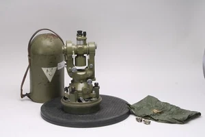 Wild Heerbrugg T2-101254 MIL Universal Theodolite With Case and Cover - Fair - Picture 1 of 8
