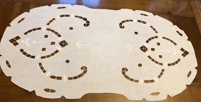 grand napperon ancien fil de lin brodé mains 84 cm x45 cm - Photo 1/3