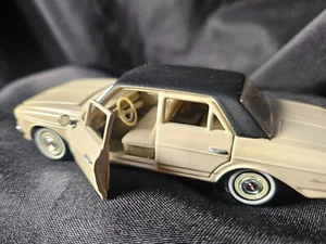 Franklin Mint 1963 Rambler Classic 660 Cream 1:43 Scale Inv. #4167 - Picture 1 of 5