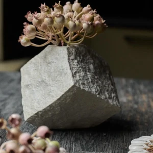 Abigail Ahern Geometric Vase RRP £18 Brand New & Boxed - Picture 1 of 2