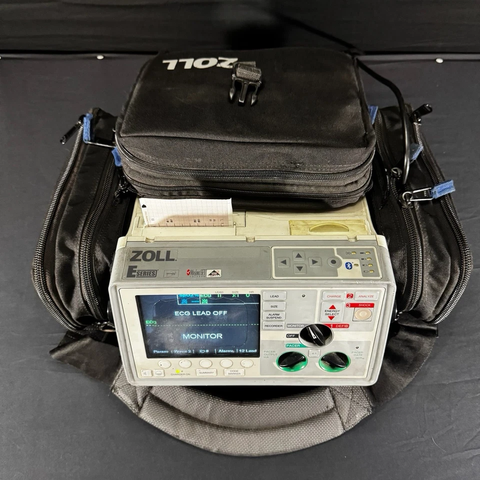 ZOLL E-SERIES 12 Lead Defibrillator Monitor w/ Travel Case and Accessories/cable - Image 1 of 4