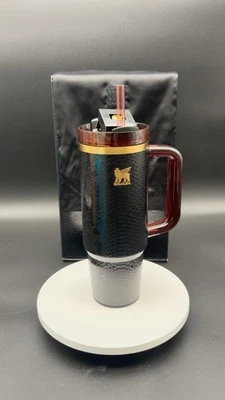 Vaso Stanley 30oz piel de serpiente negro apagador de lujo edición limitada - EN MANO Foto 1 de 4