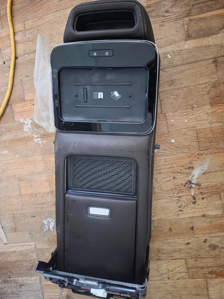 Respaldo trasero plegable para Mercedes-Benz Maybach GLS600 2025 Foto 1 de 1