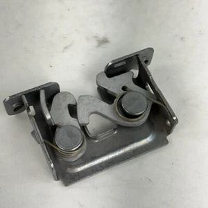 2006 2007 BMW 525XI - Hood Latch / Lock 7115229 OEM - Foto 1 di 4