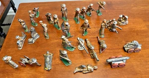 LOT of 29 WWI BARCLAY MANOIL VARIOUS TOY SOLDIERS TANK and BOMB CART - Picture 1 of 7