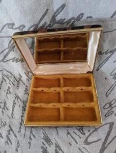 Vintage Ear Ring Container - Picture 1 of 10