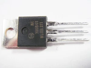 3x MC7805 CT Regulador De Voltaje +5V 1A TO220 ON #21-76 - Imagen 1 de 3