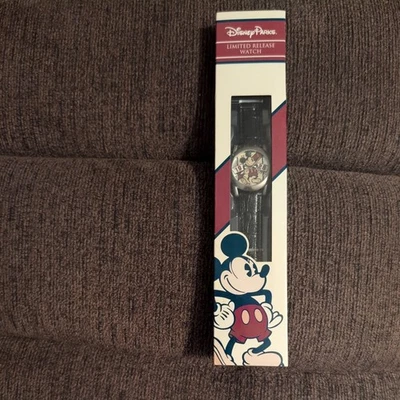Reloj Mickey Mouse 1928 LANZAMIENTO LIMITADO Parques Disney  - Imagen 1 de 4