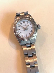 ROLEX LADIES 26MM AUTOMATIC WHITE ROMAN DIAL OYSTER BRACELET GOLD BEZEL - Picture 1 of 7