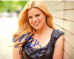 Foto firmada por Megan Hilty de 8x10 con holograma certificado de autenticidad aplastado - Imagen 1 de 2