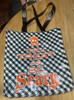 Bolso reutilizable vintage Bath And Body Works Halloween blanco y negro con calavera Foto 1 de 3