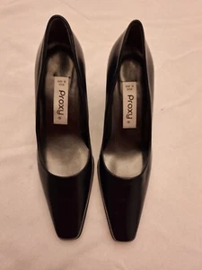NIB Proxy Envoy Womens Size 8 Kidskin Navy/Silver Pumps With Triangular Heels - Picture 1 of 6