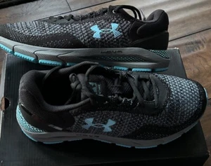 UNDER ARMOUR UA HOVR Toma 6 Zapatos para Correr Para Hombre Talla 11 Negro Azul Nuevo en Caja - Imagen 1 de 10