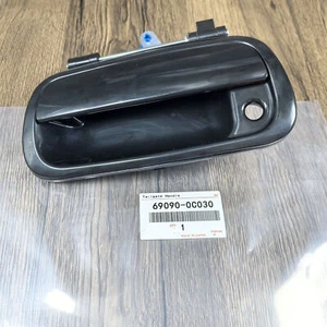 OEM BLACK BACK TAILGATE HANDLE ASSY 69090-0C030-C0 FOR TOYOTA 2001-2006 TUNDRA - Picture 1 of 3