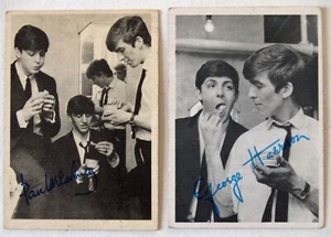 THE BEATLES 2 X ORIGINAL 1963 ABC GUM CARDS FACSIMILE SIGNATURES / DEZO HOFFMAN - Picture 1 of 2