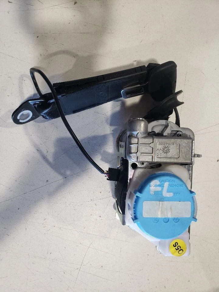 Retractor de cinturón de seguridad delantero izquierdo - Audi TT Quattro MK3 2016 conv - 16-17 OEM Foto 1 de 4