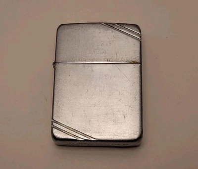 Encendedor Zippo 1938-39 de esquina cortada con inserto sin marca.  Foto 1 de 4